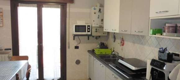 Apartamento de 4 habitaciónes en Nogarole Rocca, Italy No. 38947 8