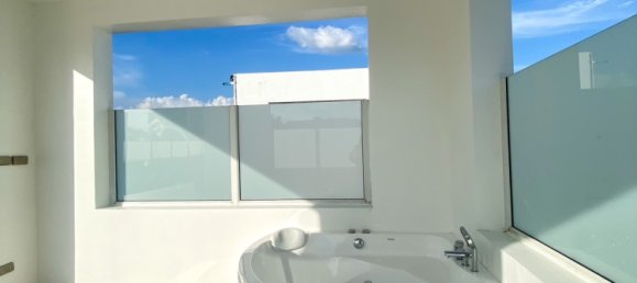 4 bedrooms Villa in Pattaya, Thailand No. 4237 2