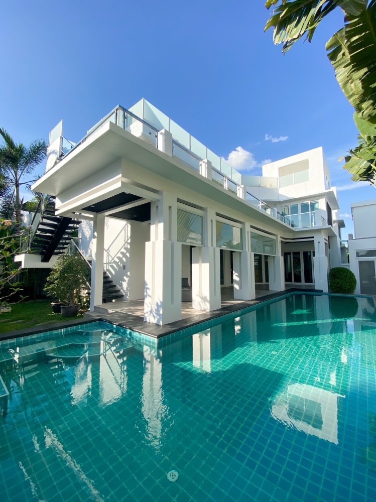 4 bedrooms Villa in Pattaya, Thailand No. 4237