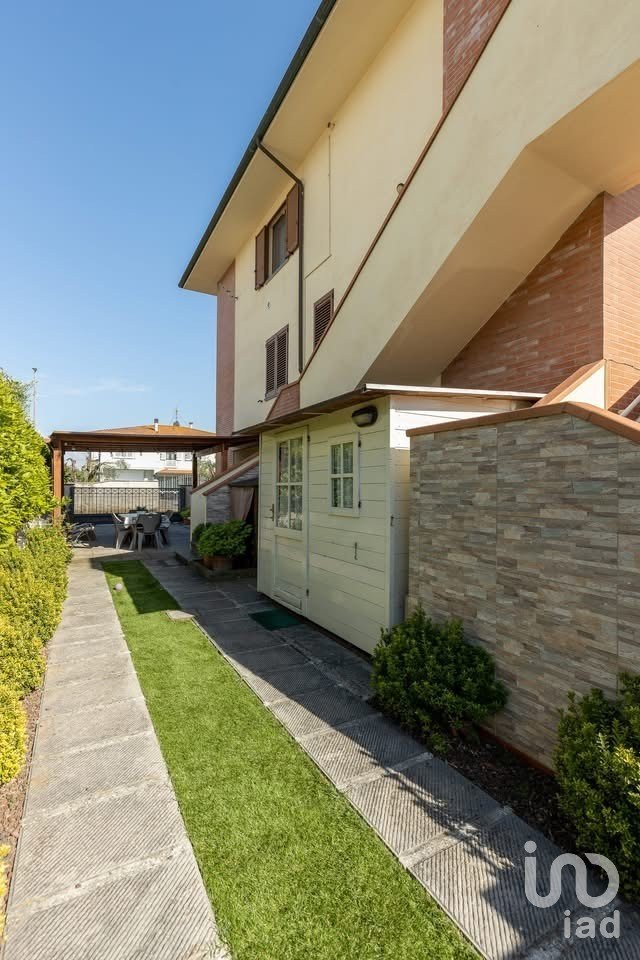 Квартира с 2 спальнями в Понтедера, Италия № 349835