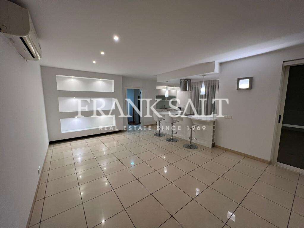 Villa de 4 dormitorios en Saint Paul's Bay, Malta No. 7771