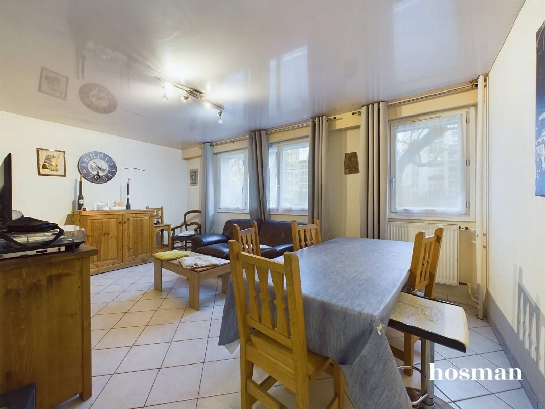 3 bedrooms Apartment in Pantin, France No. 136929