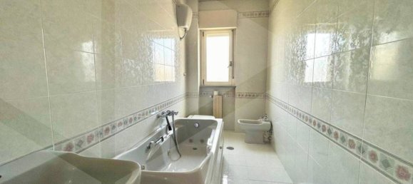 Apartamento de 4 habitaciónes en Bitritto, Italy No. 27780 2