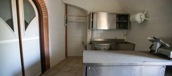Propiedad comercial de 3 habitaciónes en Montalto di Castro, Italy No. 174370 4