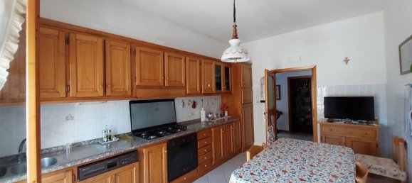 Квартира с 4 комнатами в Ареццо, Италия № 208832 10