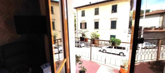 Квартира с 4 комнатами в Ареццо, Италия № 208832 5