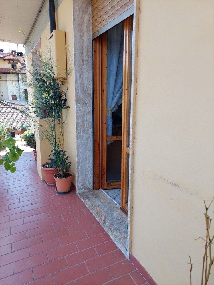 Квартира с 4 комнатами в Ареццо, Италия № 208832