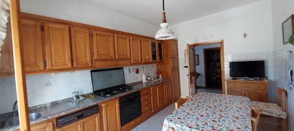 Квартира с 4 комнатами в Ареццо, Италия № 208832 11