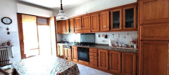 Квартира с 4 комнатами в Ареццо, Италия № 208832 13