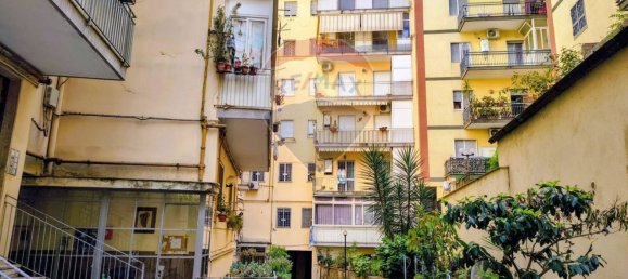 3 bedrooms Apartment in Naples, Italy No. 340034 2