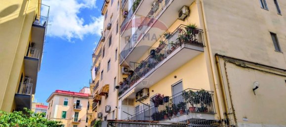 3 bedrooms Apartment in Naples, Italy No. 340034 5