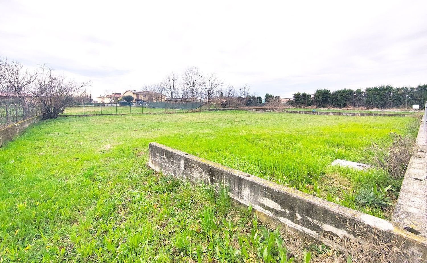 1080m² Land in Ghisalba, Italy No. 393040