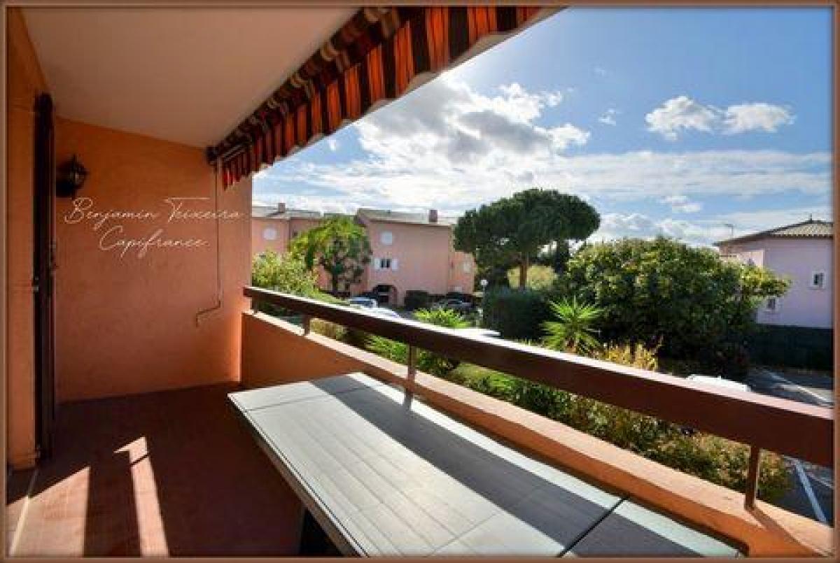 2 bedrooms Condo in Frejus, France No. 14049