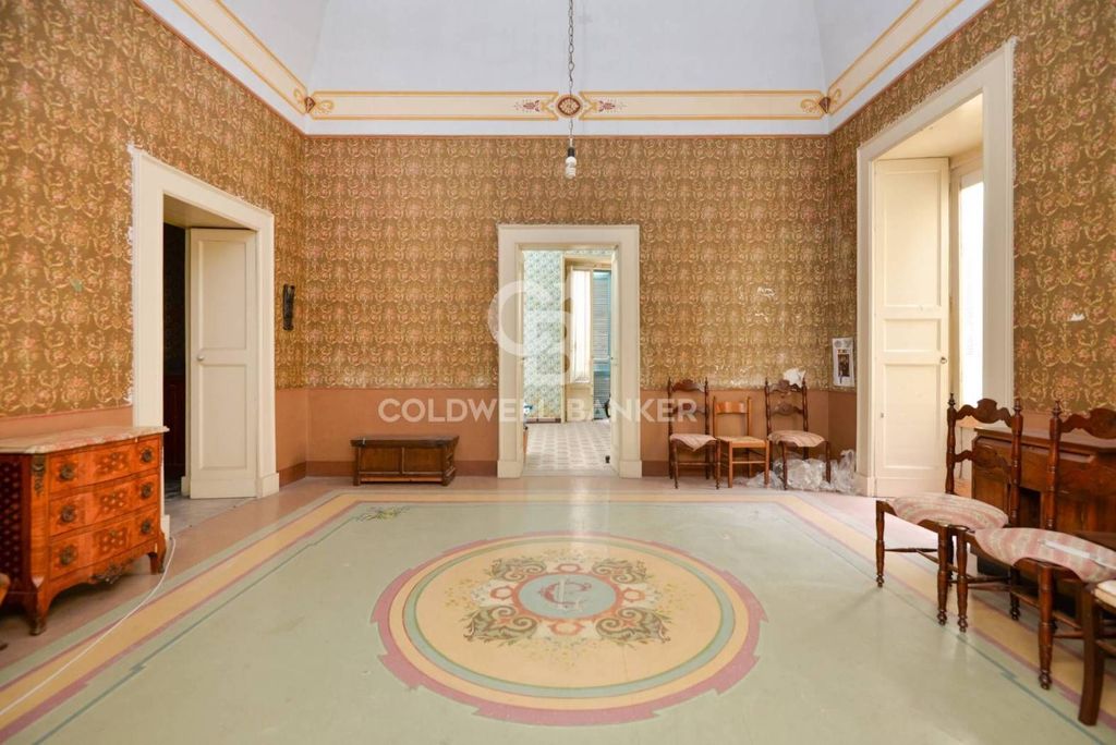 Apartamento de 4 dormitorios en Lecce, Italy No. 238579