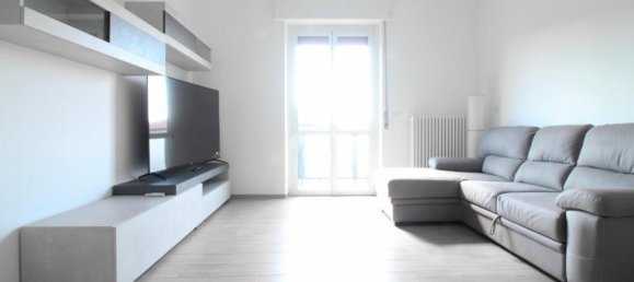 2 bedrooms Apartment in Pavia, Italy No. 378883 2