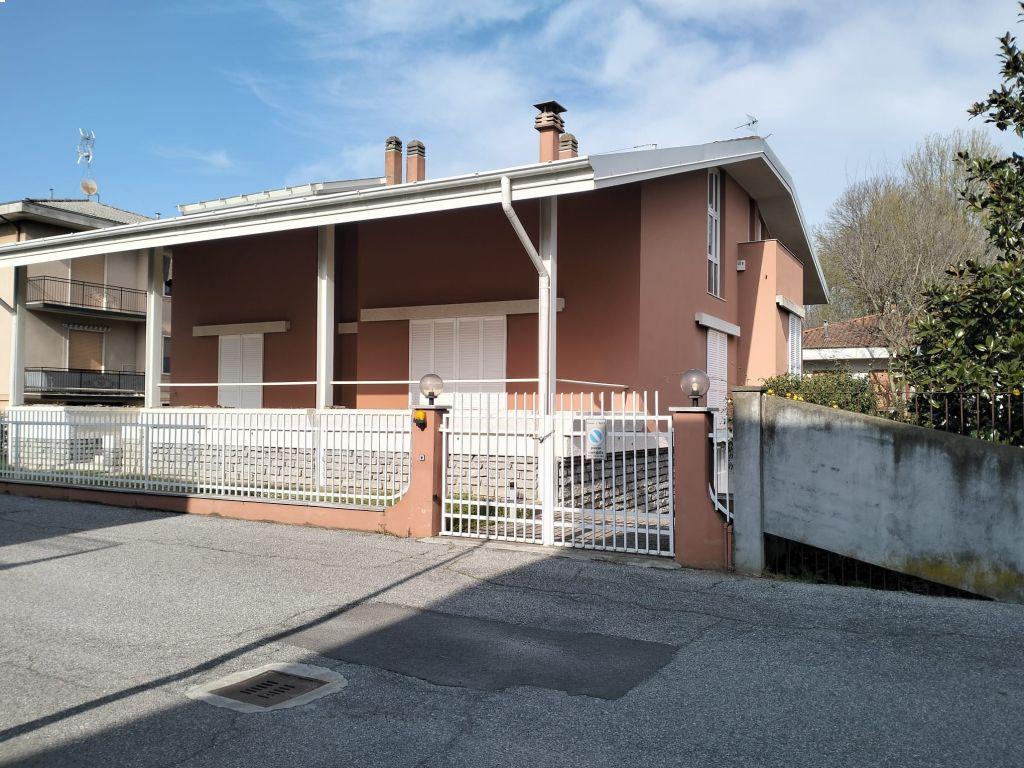4 rooms Villa in Maleo, Italy No. 164425