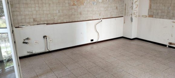 4 rooms Villa in Maleo, Italy No. 164425 2