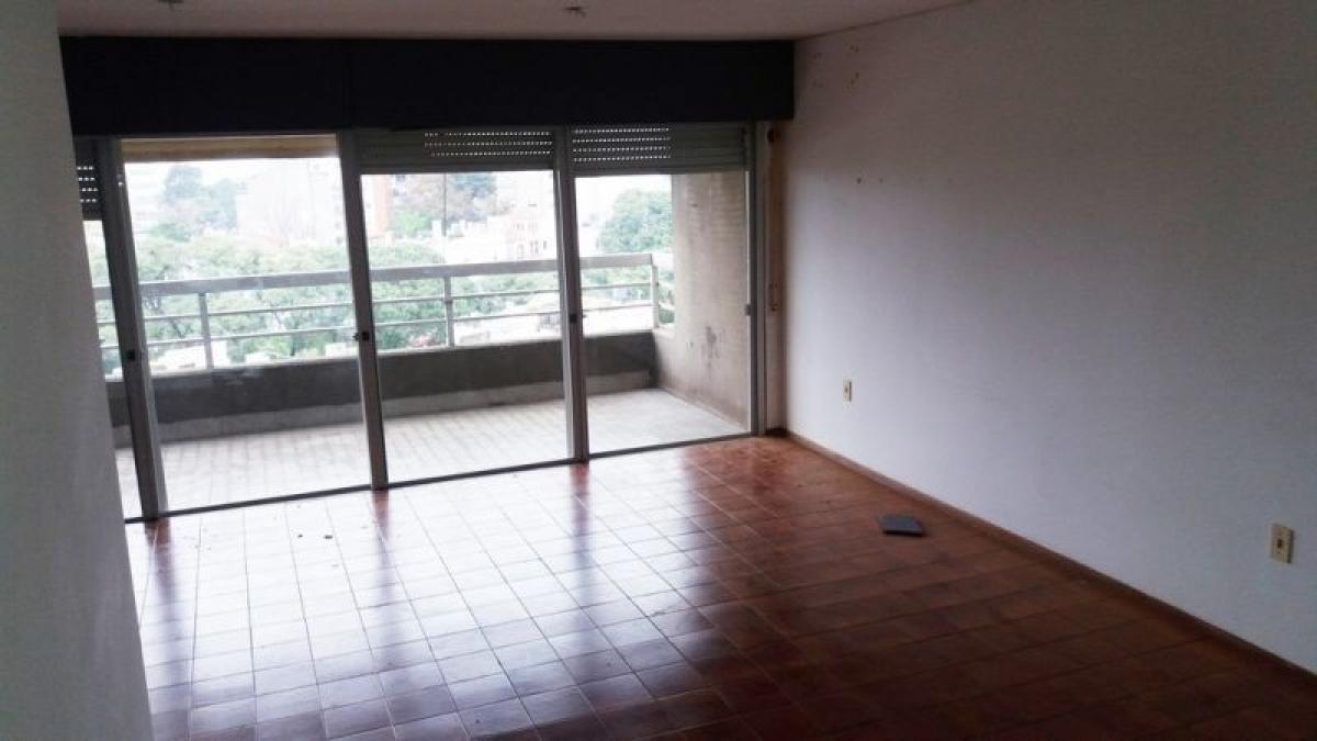 4 bedrooms Apartment in Montevideo, Uruguay No. 2740