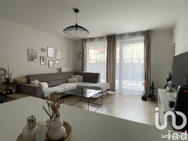 2 chambres Appartement à Gagny, France No. 358524