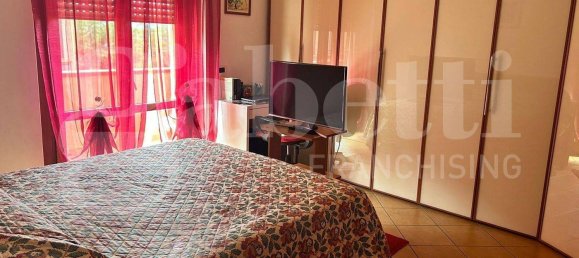 3 Schlafzimmer Wohnung in Sermoneta, Italy, Nr. 300598 9