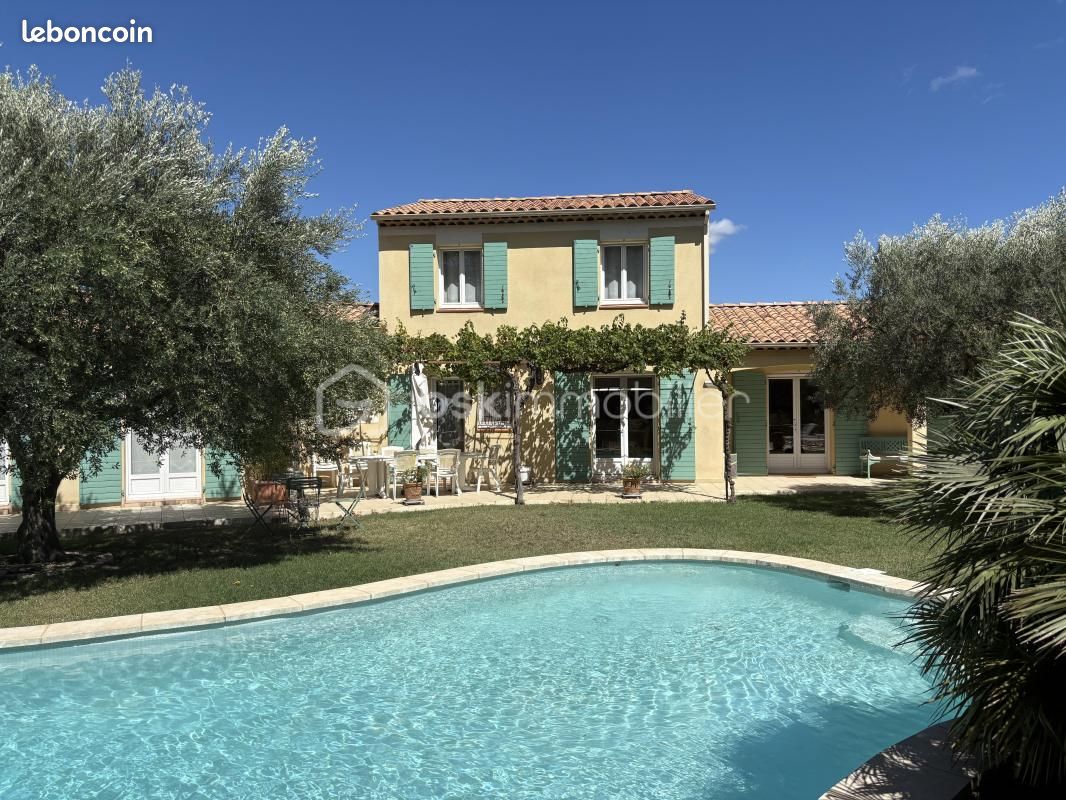 4 bedrooms Villa in Lauris, France No. 321924