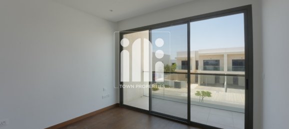 4 bedrooms Villa in Yas Island, UAE No. 5621 6