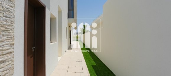 4 bedrooms Villa in Yas Island, UAE No. 5621 14