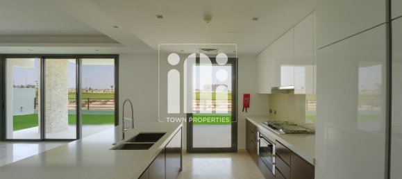 4 bedrooms Villa in Yas Island, UAE No. 5621 16