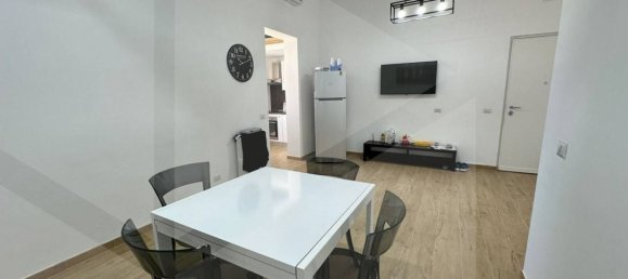 Квартира с 2 комнатами в Бари, Италия № 29848 8