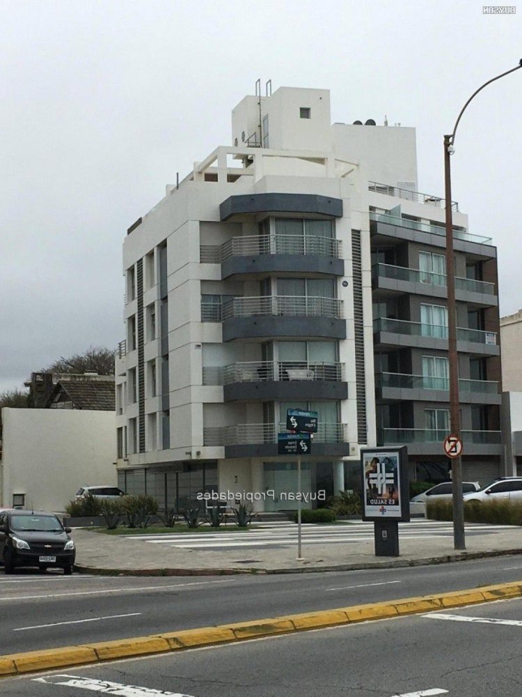 Квартира с 2 спальнями в Монтевидео, Уругвай № 8887