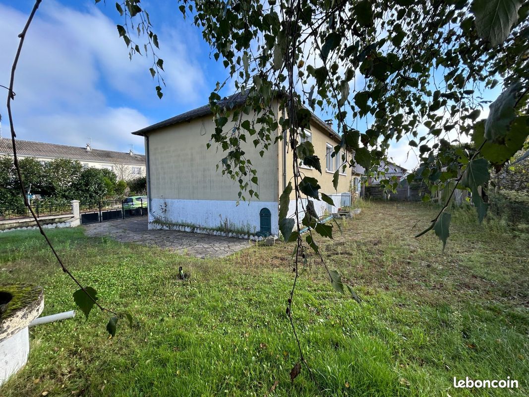 Casa de 4 dormitorios en Romorantin-Lanthenay, France No. 228495