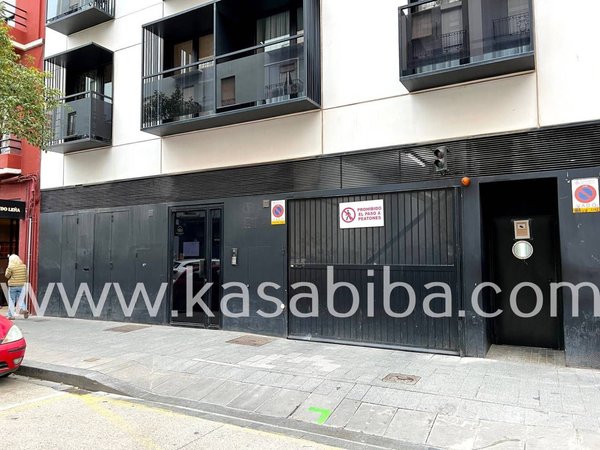  مرآب في Valencia, Spain رقم 76073