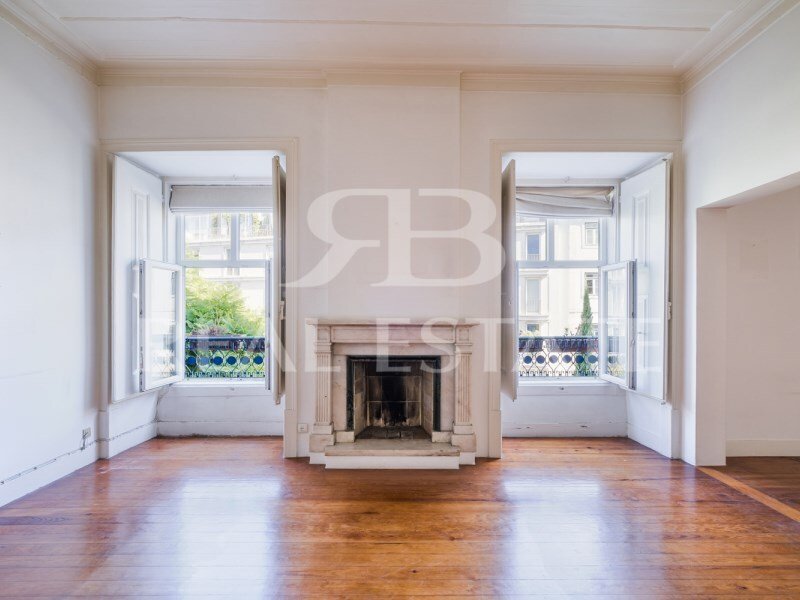 3 bedrooms Apartment in Lisbon, Portugal No. 237433