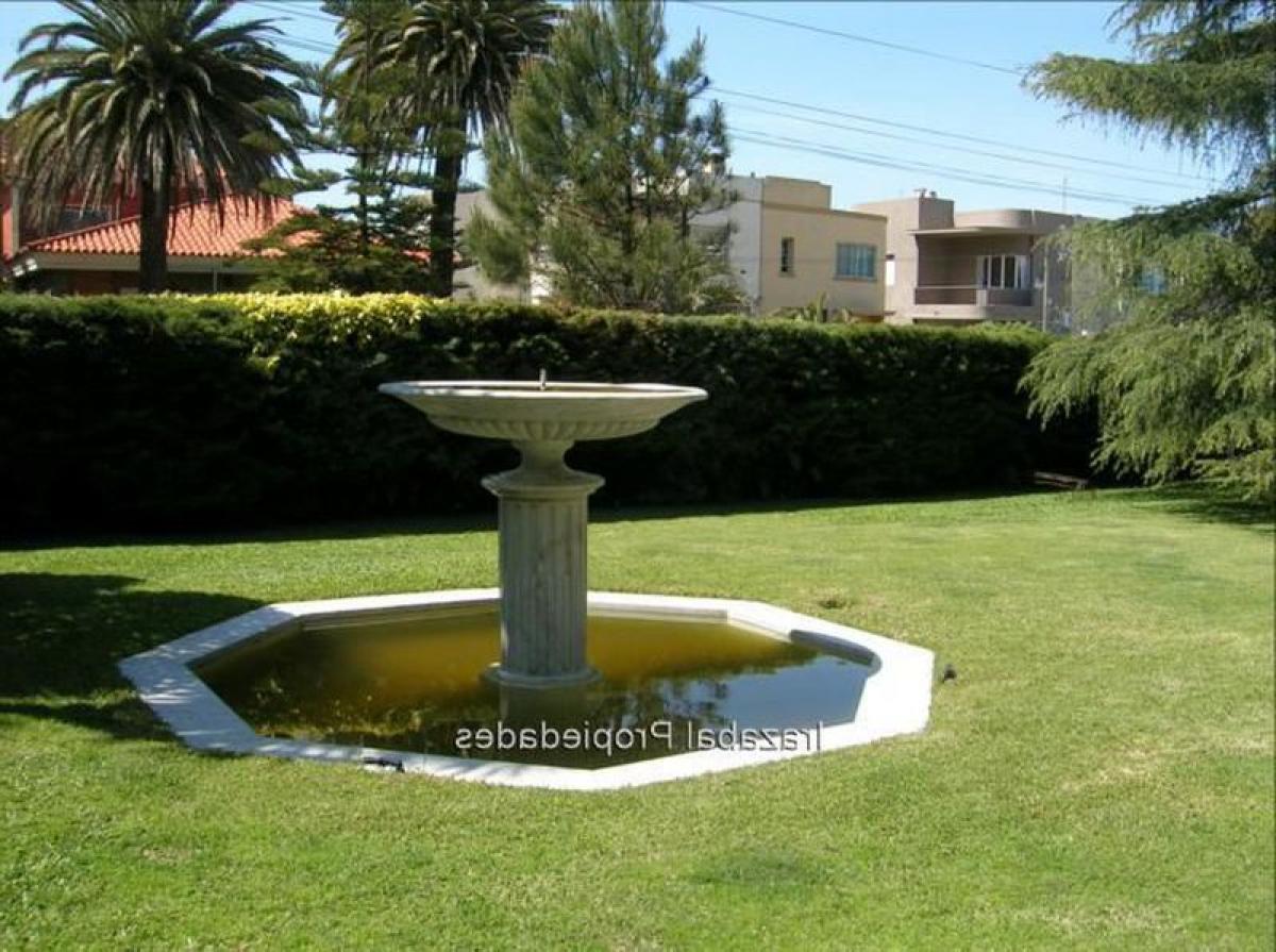 6 bedrooms House in Montevideo, Uruguay No. 12909