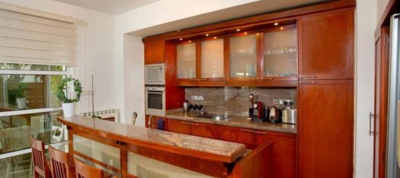 3 bedrooms Villa in Limassol, Cyprus No. 1669 4