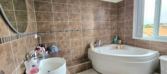 1 bedroom Apartment in Frontignan, France No. 276431 3