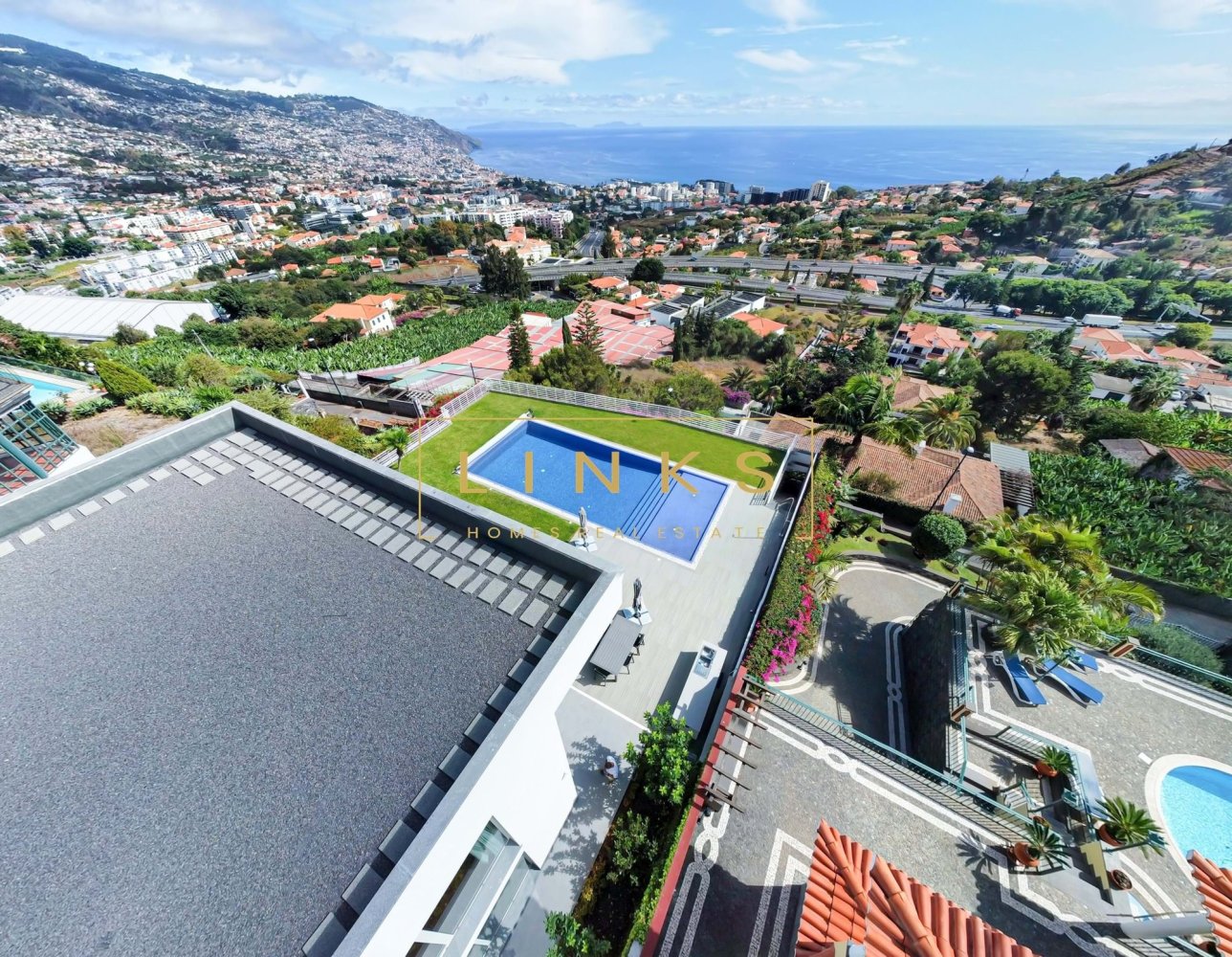 Villa de 4 dormitorios en Funchal, Portugal No. 139201