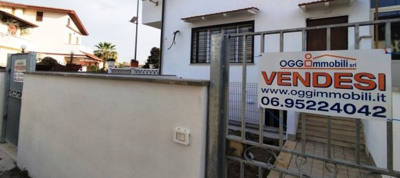 Apartamento de 4 habitaciónes en Ardea, Italy No. 228159 3