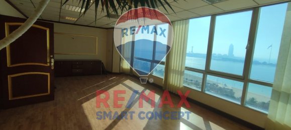 180m² Office in Al Khalidiya, UAE No. 23231 3