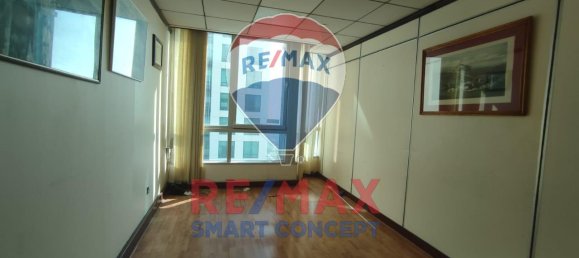 180m² Office in Al Khalidiya, UAE No. 23231 5