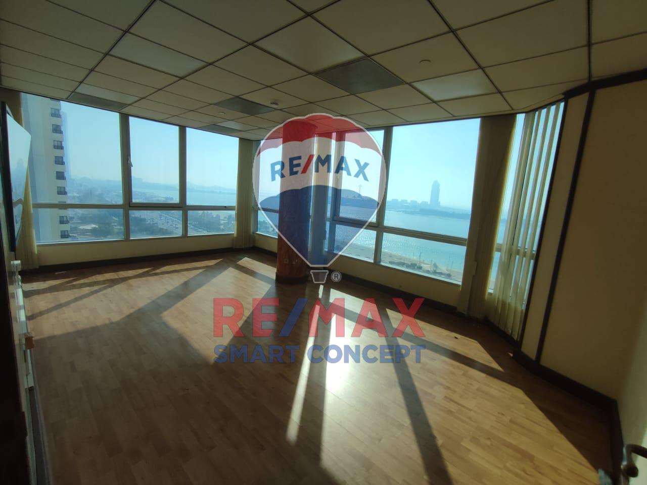 180m² Office in Al Khalidiya, UAE No. 23231