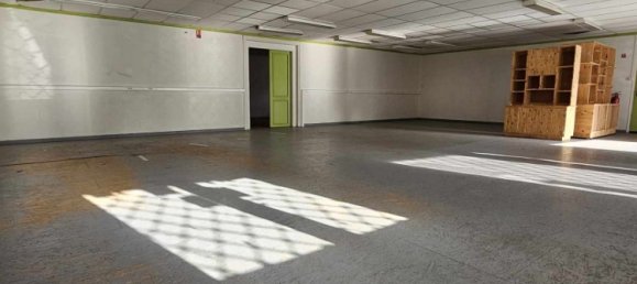 591m² Building in Merville, France No. 152906 7