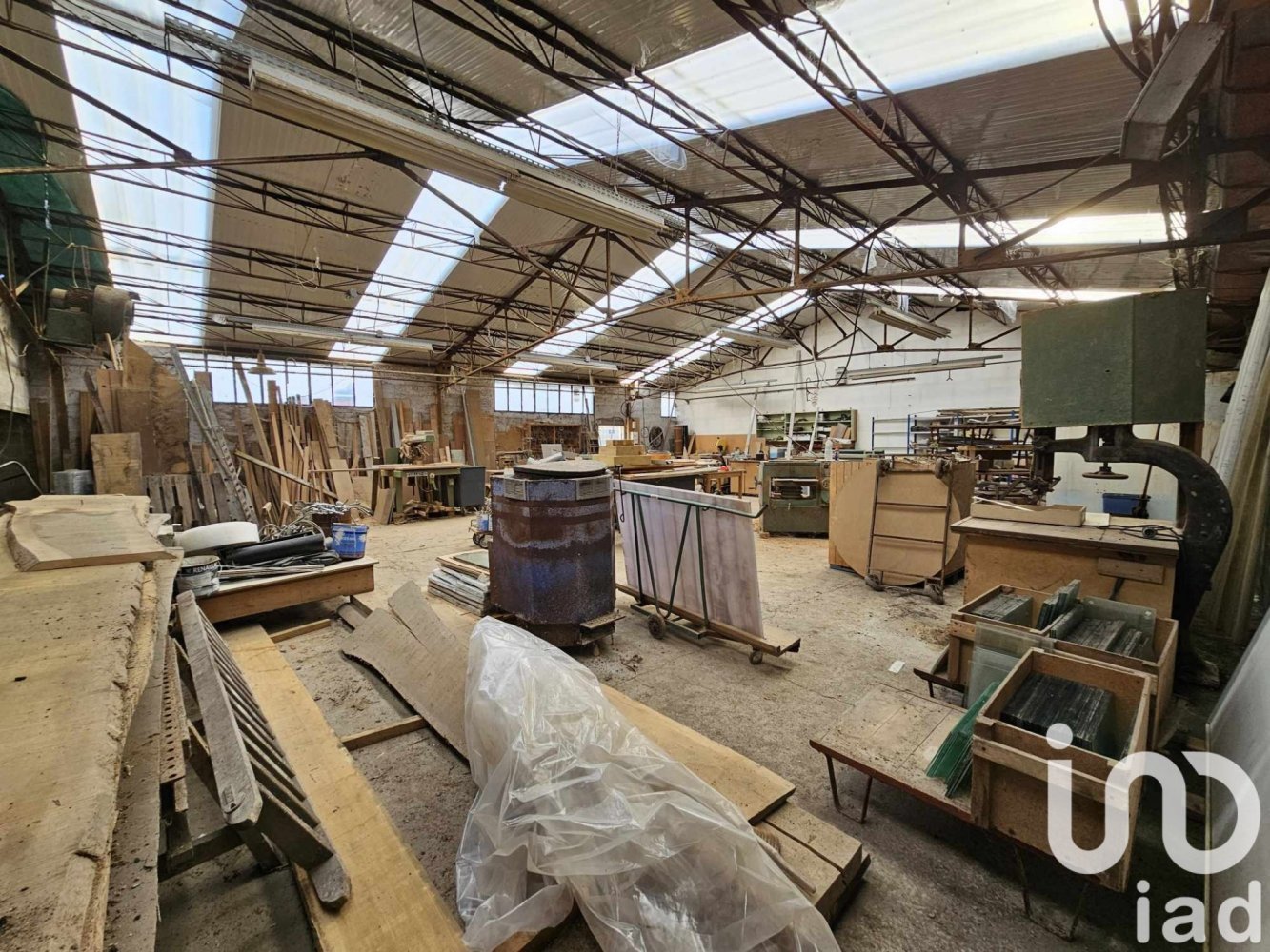 591m² Building in Merville, France No. 152906