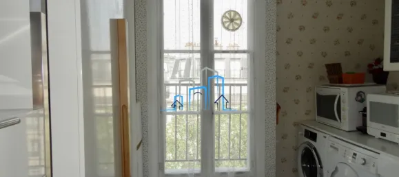 Studio in Paris, France No. 345626 3