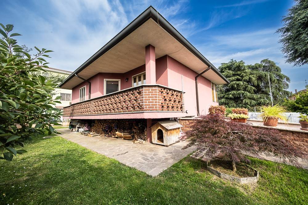 Villa de 2 dormitorios en Orio Litta, Italy No. 136784