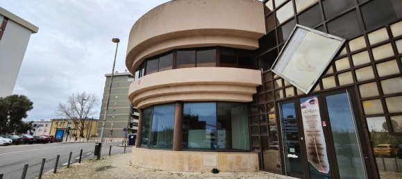 800m² Building in Lisbon, Portugal No. 11567 4