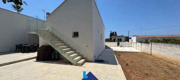 Вилла с 3 комнатами в Racale, Италия № 298721 15