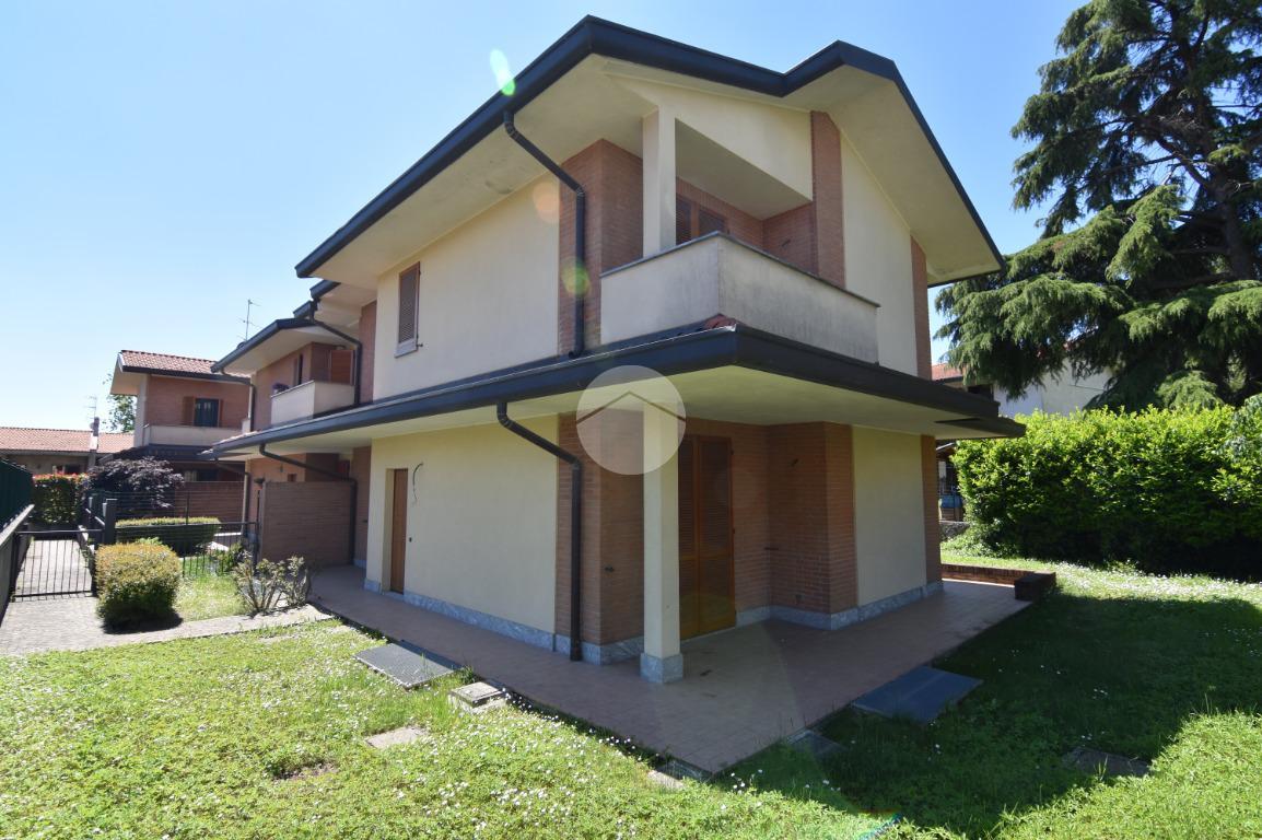 Вилла с 4 комнатами в Вимеркате, Италия № 161036