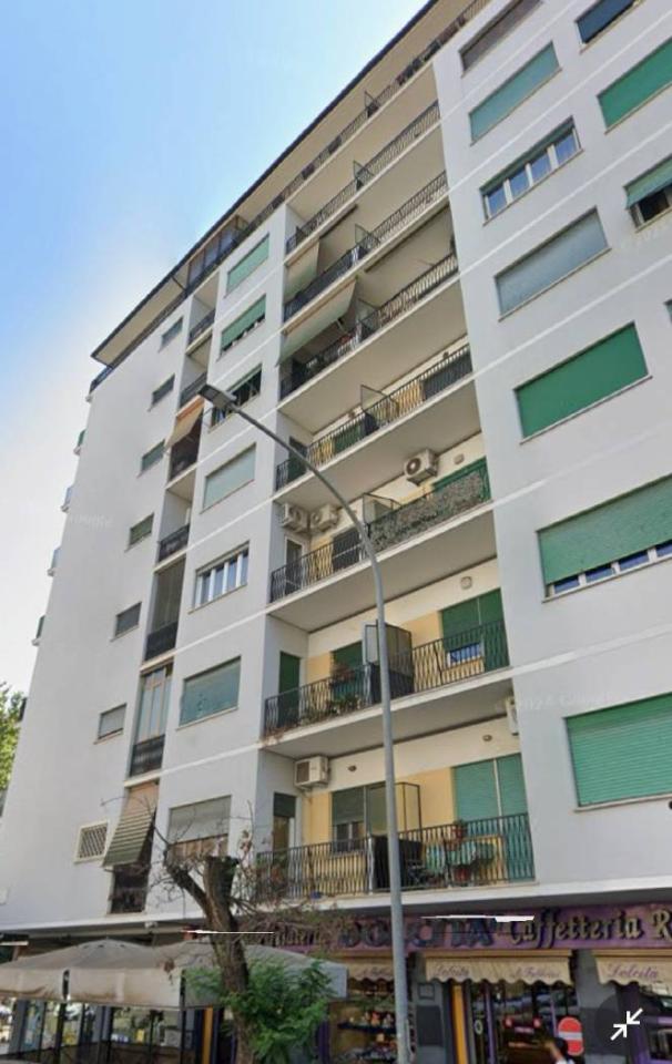 3 rooms Apartment in Rome, Italy No. 35124