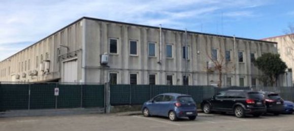 Almacén en Senago, Italy 571 m² No. 274306 2